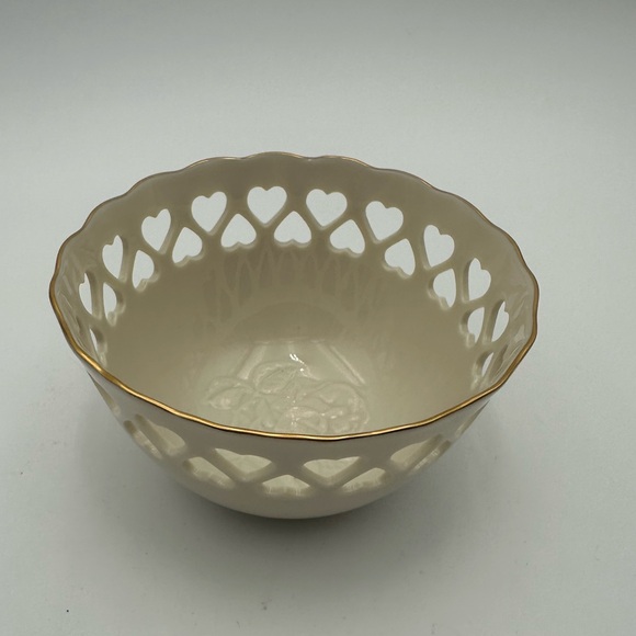 LENOX Beige Porcelain & 22KT Gold Rim HEART Cut Out CANDY DISH Bowl 5.75"D - Picture 1 of 5